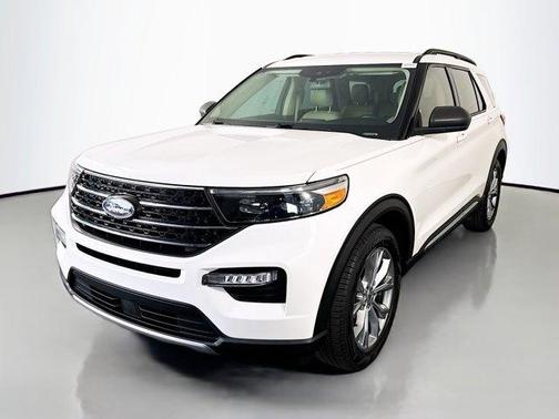 Star White 2022 Ford Explorer XLT