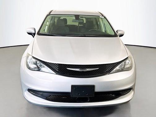 Silver Mist Clearcoat 2022 Chrysler Voyager LX