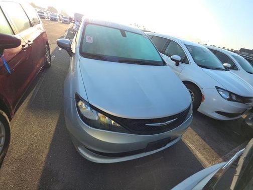 Silver Mist Clearcoat 2022 Chrysler Voyager LX