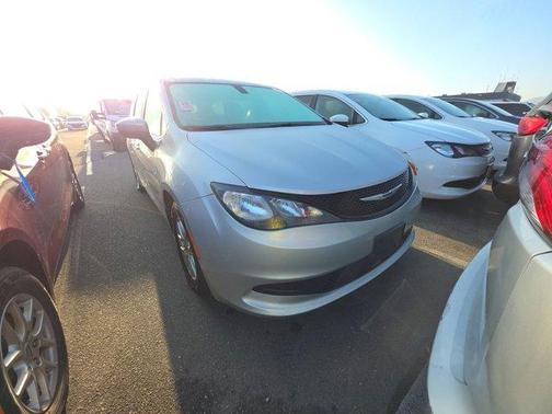 Silver Mist Clearcoat 2022 Chrysler Voyager LX
