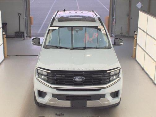 Space Silver 2025 Ford Expedition Platinum