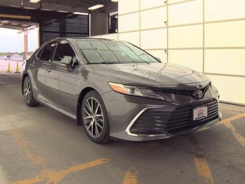 Predawn Gray Mica 2022 Toyota Camry XLE