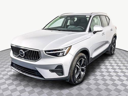 2025 Volvo XC40 B5 Core Bright Theme