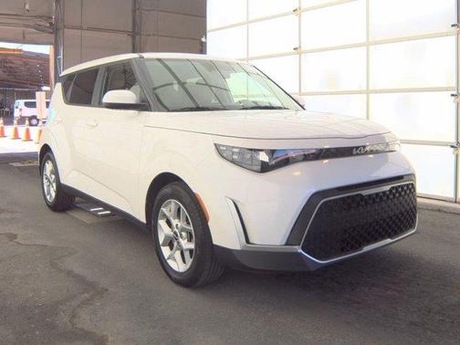 Snow White Pearl 2024 Kia Soul LX
