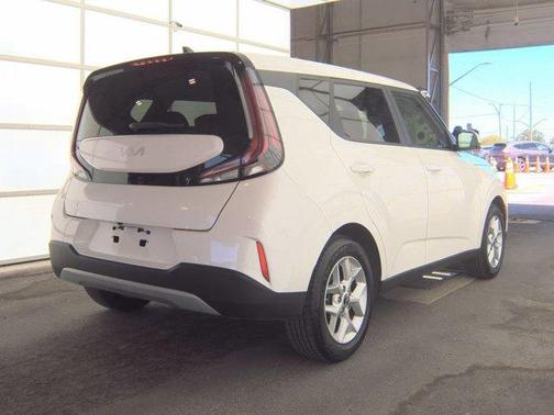 Snow White Pearl 2024 Kia Soul LX