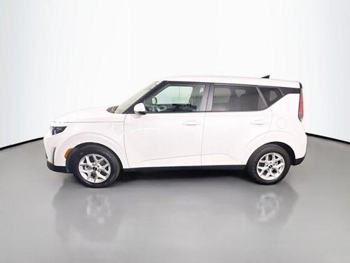 Snow White Pearl 2024 Kia Soul LX