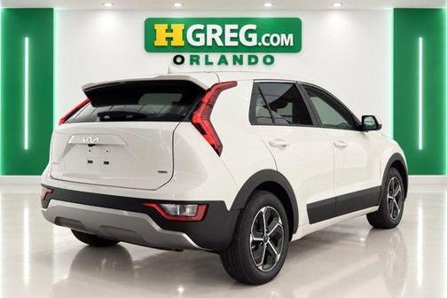 Snow White Pearl 2026 Kia Niro LX