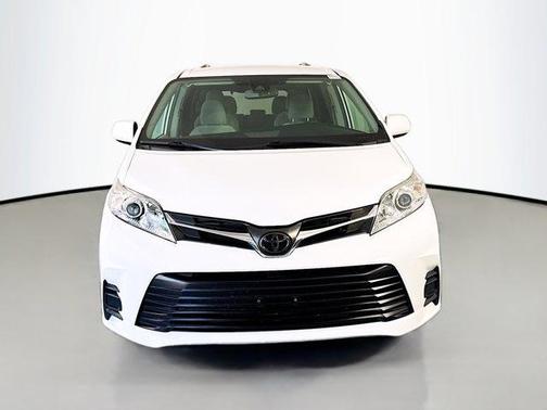 Super White 2020 Toyota Sienna LE