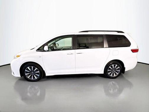 Super White 2020 Toyota Sienna LE