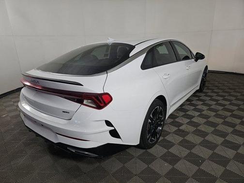 Glacial White Pearl 2024 Kia K5 GT-Line