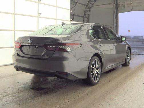 2022 Toyota Camry Hybrid XLE