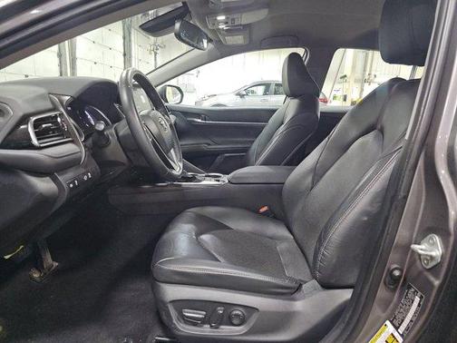 2022 Toyota Camry Hybrid XLE