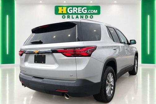 Silver Ice Metallic 2022 Chevrolet Traverse LT Cloth