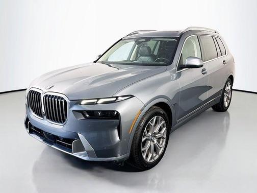 Gray Metallic 2025 BMW X7 xDrive40i