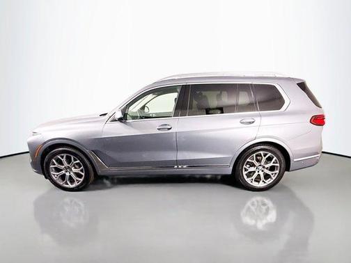 Gray Metallic 2025 BMW X7 xDrive40i