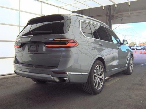 Gray Metallic 2025 BMW X7 xDrive40i