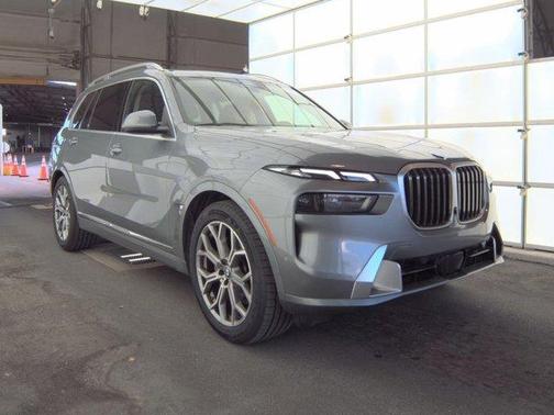 Gray Metallic 2025 BMW X7 xDrive40i