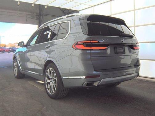 Gray Metallic 2025 BMW X7 xDrive40i