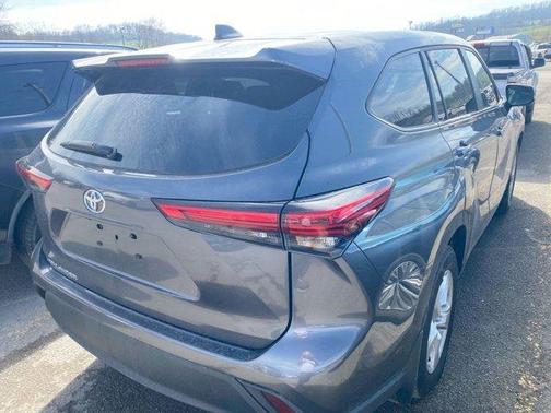 Magnetic Gray Metallic 2023 Toyota Highlander L