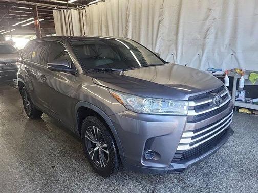 Predawn Gray Mica 2019 Toyota Highlander LE