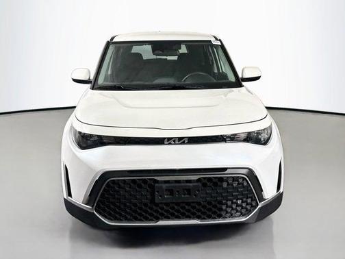 Snow White Pearl 2023 Kia Soul LX