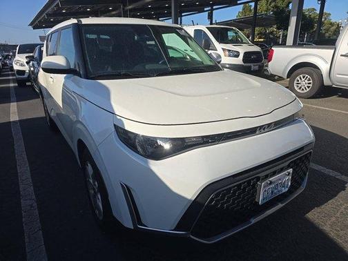 Snow White Pearl 2023 Kia Soul LX