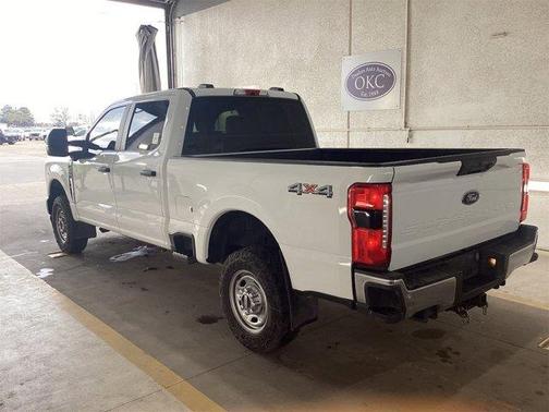 Oxford White 2024 Ford F-250 XL