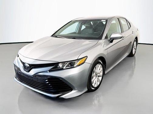 Celestial Silver Metallic 2018 Toyota Camry LE