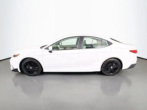 Ice 2025 Toyota Camry SE