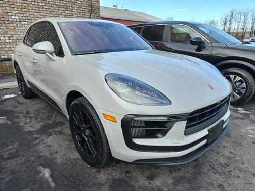 Chalk 2022 Porsche Macan S
