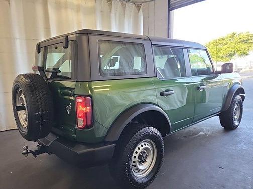 Eruption Green Metallic 2023 Ford Bronco Base