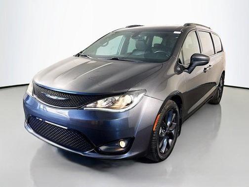 2020 Chrysler Pacifica Touring-L