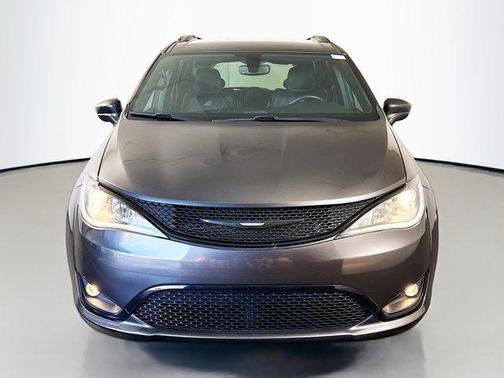 2020 Chrysler Pacifica Touring-L