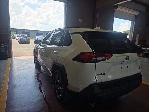 Ice 2023 Toyota RAV4 Hybrid XLE