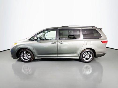 2020 Toyota Sienna XLE