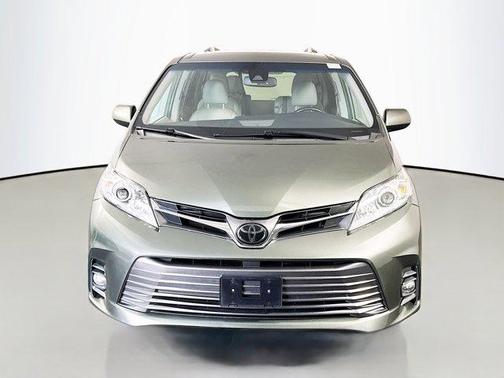 2020 Toyota Sienna XLE