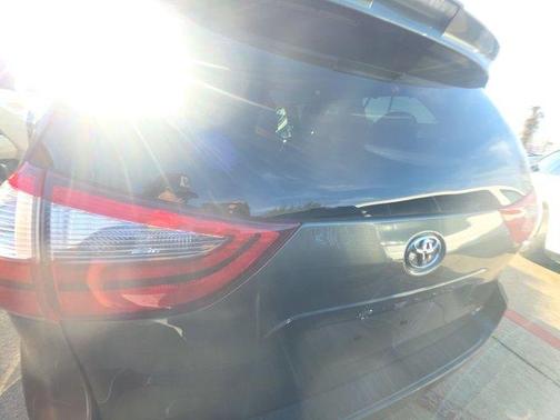 2020 Toyota Sienna XLE