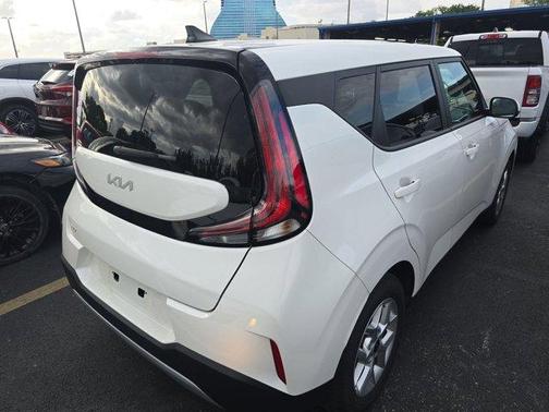 Snow White Pearl 2025 Kia Soul LX