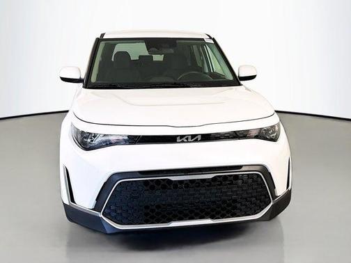 Clear White / Black Roof 2025 Kia Soul LX