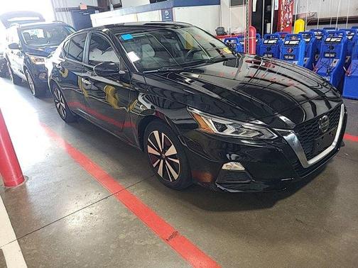 Black 2022 Nissan Altima 2.5 SV
