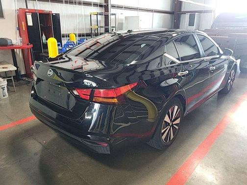 Black 2022 Nissan Altima 2.5 SV