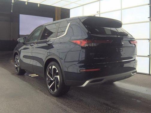 2022 Mitsubishi Outlander Black Edition