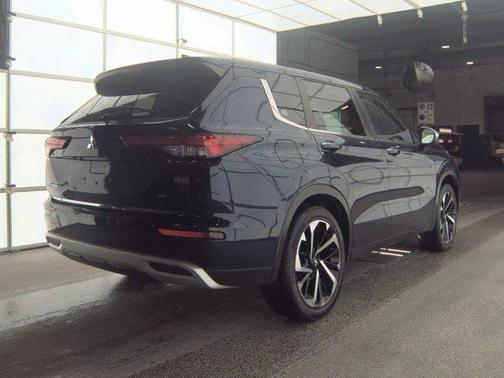 2022 Mitsubishi Outlander Black Edition