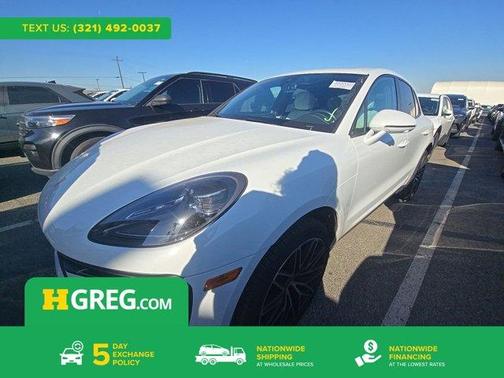 White 2023 Porsche Macan