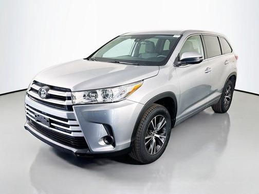 Celestial Silver Metallic 2017 Toyota Highlander LE