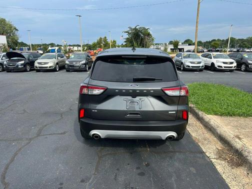 2020 Ford Escape SE