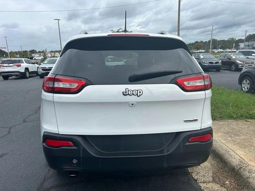 2017 Jeep Cherokee Sport
