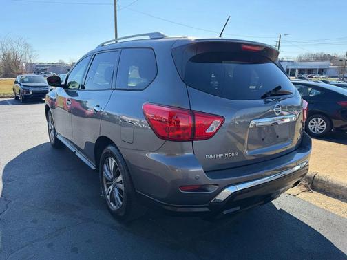 2018 Nissan Pathfinder SV