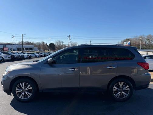 2018 Nissan Pathfinder SV