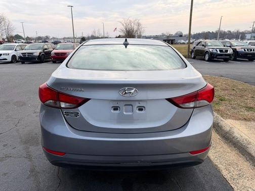 2015 Hyundai ELANTRA SE
